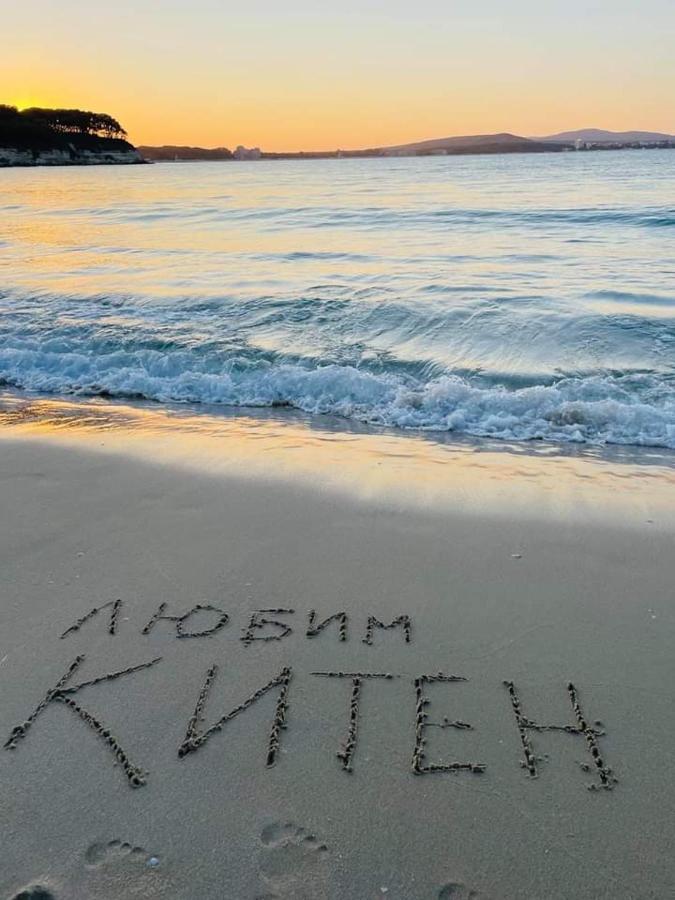Guest House Kostovi คีตาน ภายนอก รูปภาพ