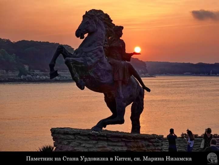 Guest House Kostovi คีตาน ภายนอก รูปภาพ