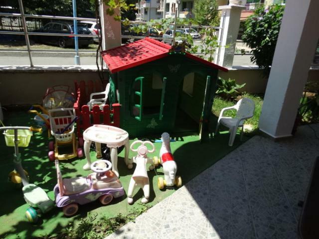 Guest House Kostovi คีตาน ภายนอก รูปภาพ