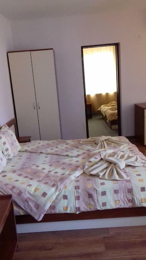 Guest House Kostovi คีตาน ภายนอก รูปภาพ